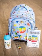 školní batoh, omalovánky, přívěsek a lahev za cenu batohu