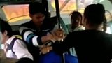 Indky se v autobuse bránily obtěžování