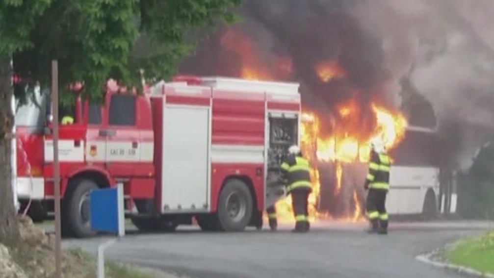Hořící autobus