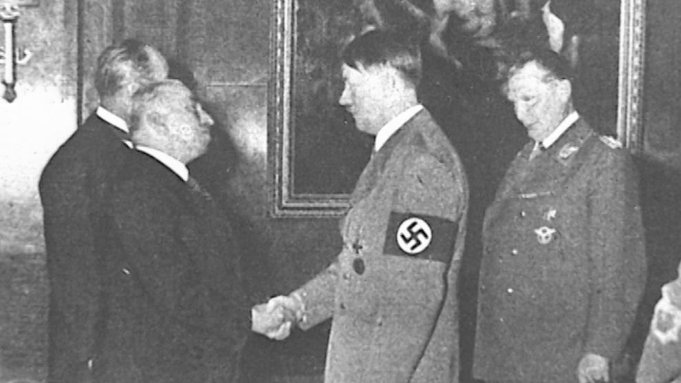 Příjezd prezidenta Háchy do Berlína (z dokumentu Zrádce nebo oběť?, 2007)