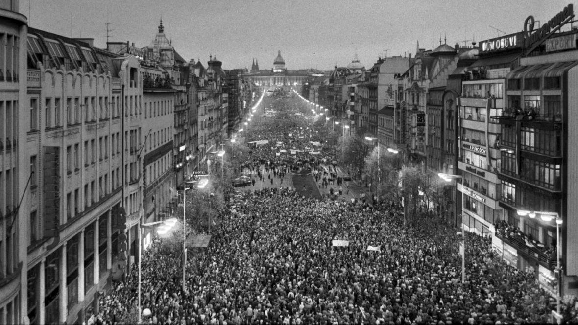 Projevy v rámci odpolední demonstrace na pražském Václavském náměstí