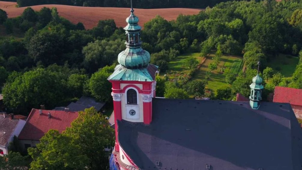 Kostel pod kuestou