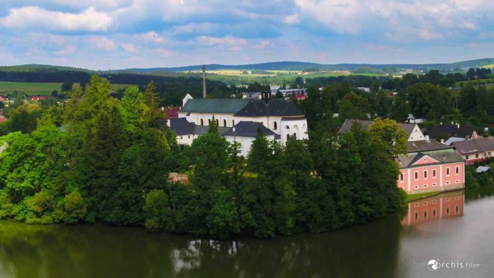 Pozoruhodný shluk budov