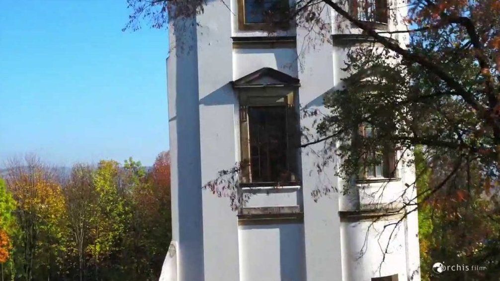 Osamocená barokní věž