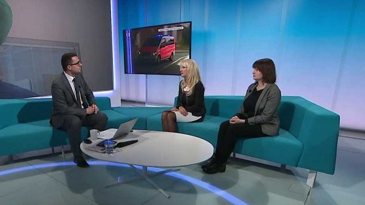 Režisérka Bára Kopecká a prezidentka České asociace sester Martina Šochmanová ve Studiu 6
