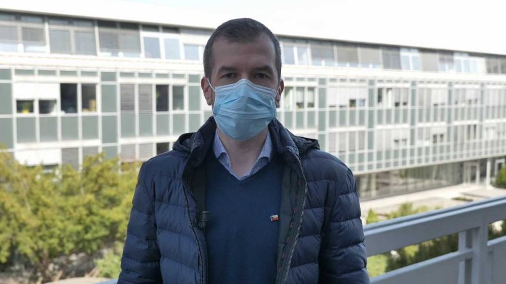 Státní vlajka se nikdy nesklání, ani před prezidentem
