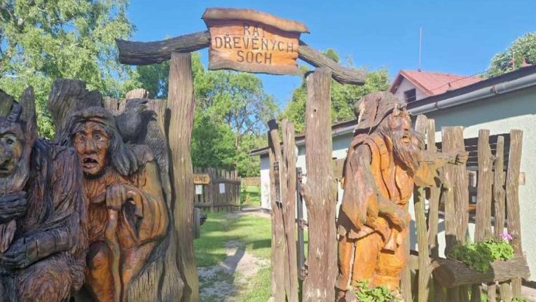 Ráj dřevěných soch v Ostravici