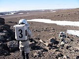 Výzkum v Arktidě (foto: The Mars Society, Wikipedia)