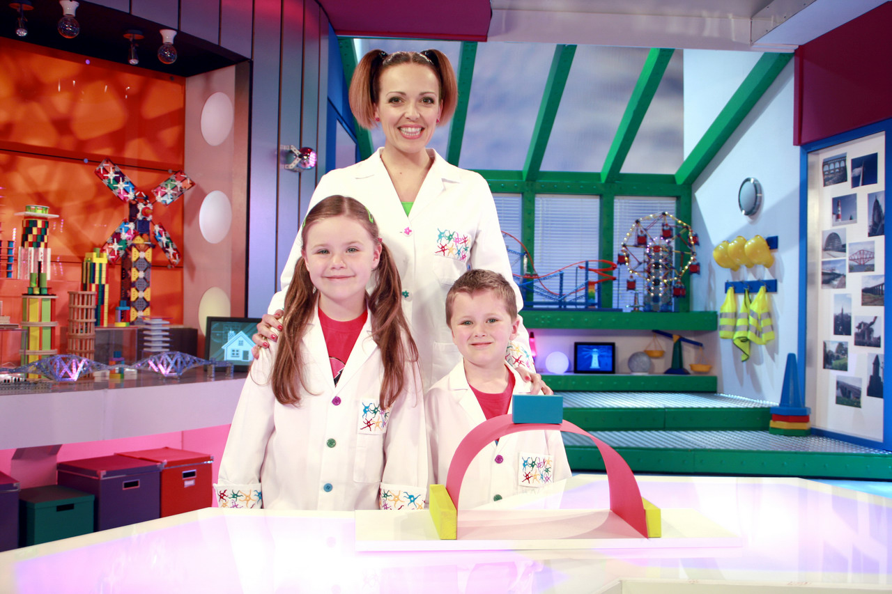Nina I Neuronki Bajka Po Polsku Nina a neurony – jak se staví — Česká televize