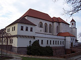 Muzeum s městem podk okny (foto: Harold, wikimedia.org)