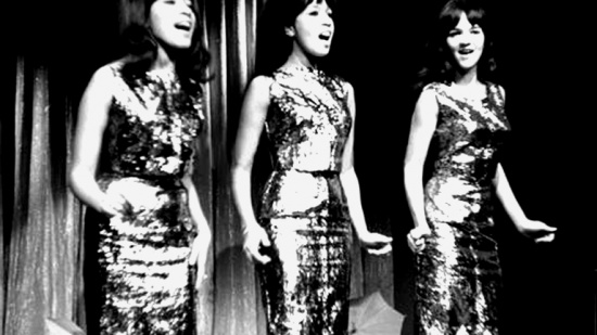 The Ronettes, zleva Estelle Bennett, Ronnie Bennett, Nedra Talley, 1965