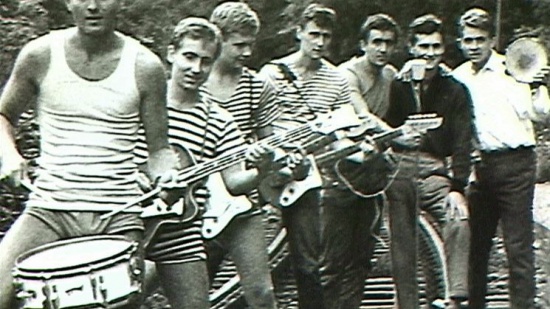 VOJ (zleva Zezulka, Petrak, M. Ladman, Karel Černoch, asi Jonák, asi Havelka a Alois Valenta, 1963-4)