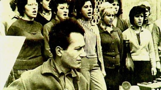 Big-Beat Quintet (na soustředění v Mělníku, v popředí Petr Janda, za ním sbor Fučíkovců, 1963)