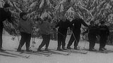 Lyžařský výcvik pro pražské žáky v Krkonoších - nová rakouská technika jízdy (1958)