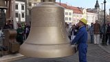 Do Plzně dnes dorazil Bartoloměj – největší z pětice zvonů, které se po více než sedmdesáti letech rozezní na zdejší katedrále.