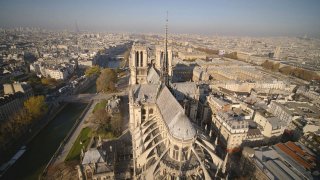 Na střechách Paříže: Výprava za zázraky architektury
