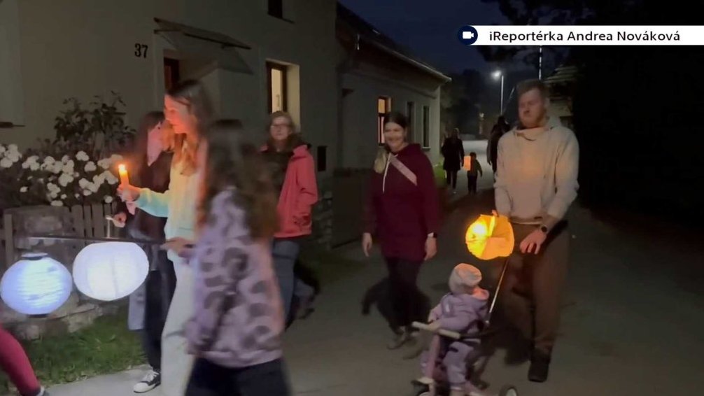 Lampionový průvod v Holštejně