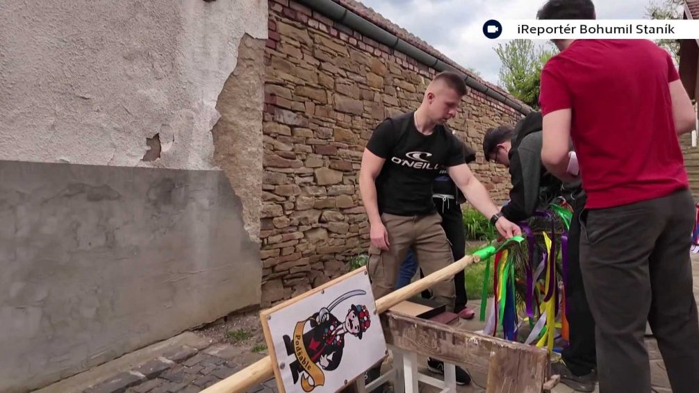 Stavěn&iacute; m&aacute;je v Komni