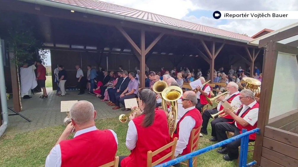 Cyrilometodějsk&aacute; bohoslužba a svěcen&iacute; nov&eacute;ho hasičsk&eacute;ho vozu