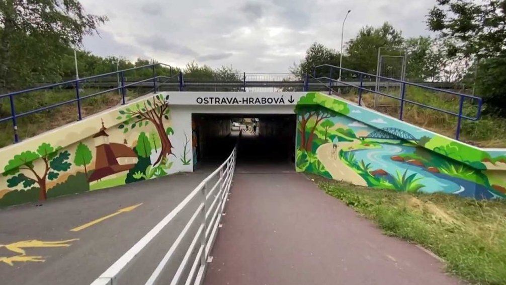 Nov&yacute; mural v podchodu v Hrabov&eacute;