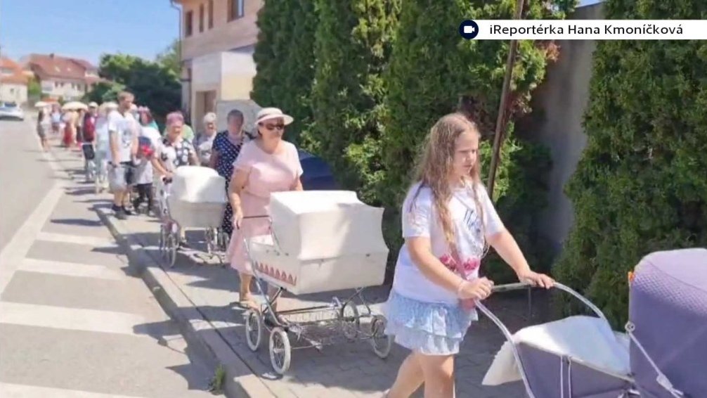 Sraz historick&yacute;ch koč&aacute;rků v Moravanech