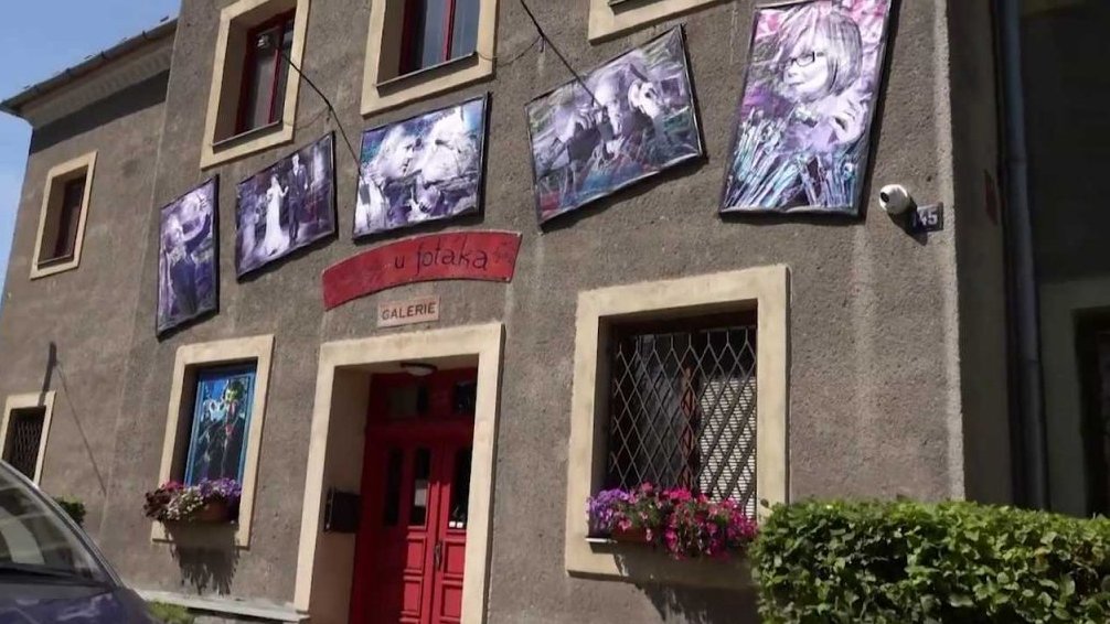 Galerie pod &scaron;ir&yacute;m nebem v Jistebn&iacute;ku