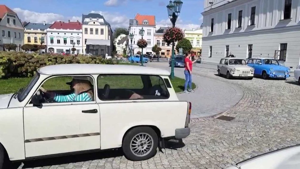 Trabanty projely Karvinskem