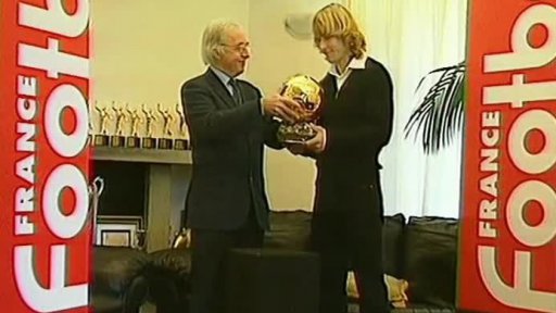 Pavel Nedvěd získal zlatý míč pro nejlepšího evropského fotbalistu