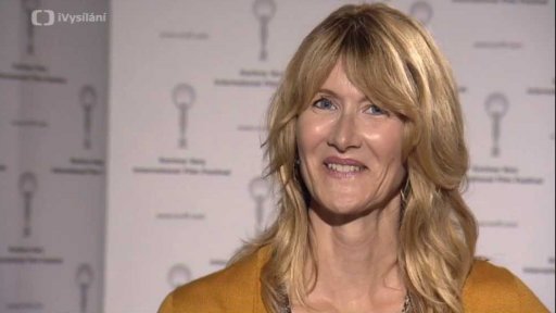 Laura Dern (English version)