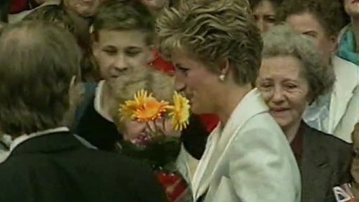 Při autonehodě v Paříži zahynula princezna Diana