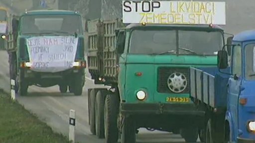 Zemědělci blokovali hlavní silniční tahy na protest proti dumpingovým dovozům z Evropské unie