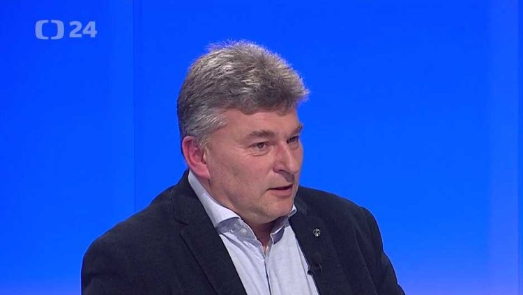 90’ ČT24: Papírové známky končí