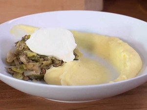 Pórkové ragú s čočkou a muškátovou bramborovou kaší