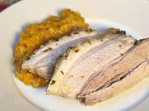 Tenké plátky bůčku s hruškovým chutney
