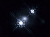 Kvasar HE 1104-1805 (foto: NASA, ESA and J. A. Muñoz, wikimedia.org)