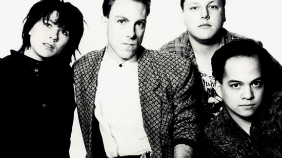 Pixies, zleva Kim Deal, David Lovering, Black Francis, Joey Santiago, 2. pol. 80. let
