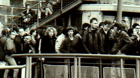 Fronta na punkový parník, Praha, 1988