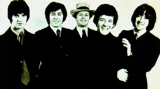 The Hollies, zleva Terry Sylvester, Bernie Calvert, Bobby Elliot, Allan Clarke, Tony Hicks, cca 1968