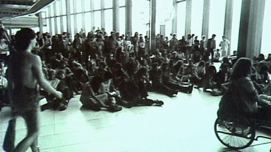 Atmosféra Rockfestu (diváci ve foyeru, 1987)