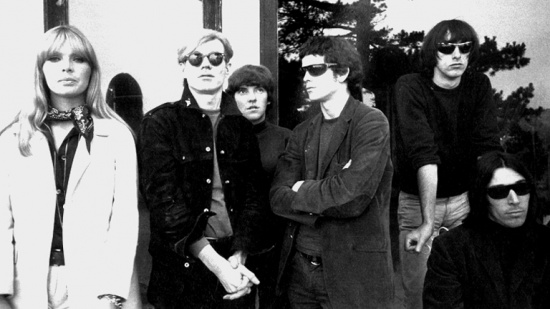 Velvet Underground, zleva Nico, výtvarník Andy Warhol, dále Maureen Tucker, Lou Reed, Sterling Morrison, John Cale, cca 1966