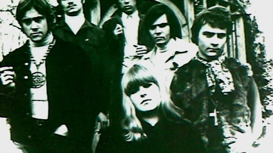 Atlantis (zleva Petr Ulrych, Vladimír Grunt, Ivo Křižan, Jaroslav Vraštil a Stan Regal, vpředu Hana Ulrychová, přelom 1968-69)