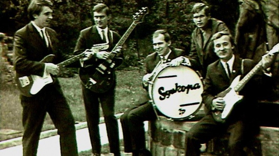 Synkopa (zleva Jaroslav Wykrent, Pavel Petruška, nejspíš Jiří Bohata, Pavel Novák a Ladislav Peška, 1966-67)